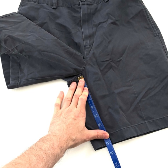 L.L. Bean Men's Size 30" Navy Natural Fit Shorts Item ID 215649 - Picture 3 of 7